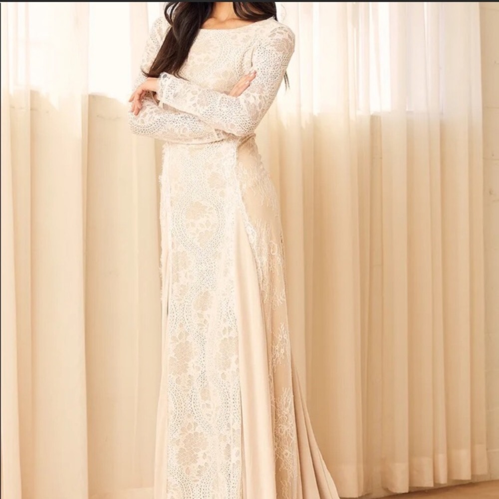 Lulu’s Forever You & I White Lace Maxi Dress (Large). Brand New, With Tags